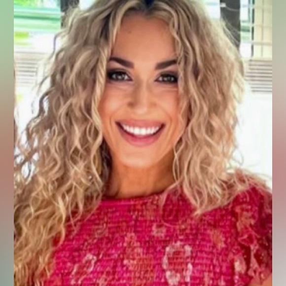 MEET YOUR POSHER!  Shannon - Picture 1 of 5